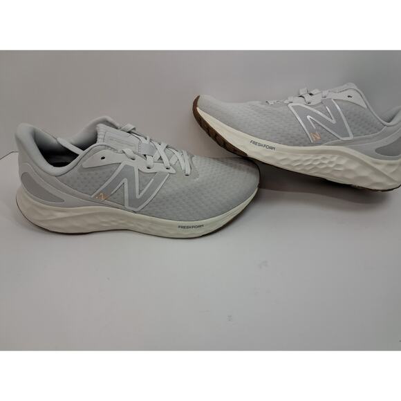 New Balance Fresh Foam Arishi v4 Men 8.5 Running Shoes Light Grey